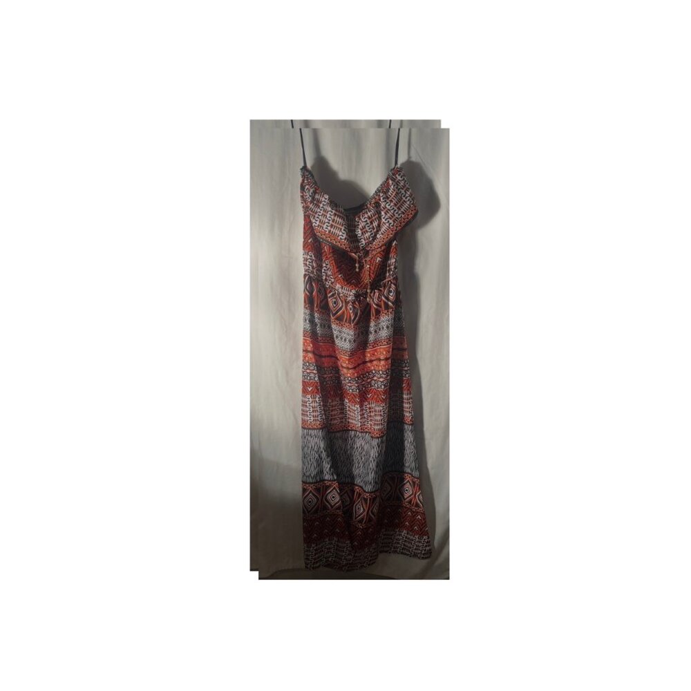Woman’s Strapless Dress